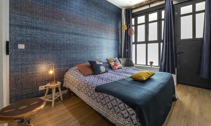 Lyon City Centre Apartment | Cosy Studio Bernard with Jacuzzi Relaxation & Style