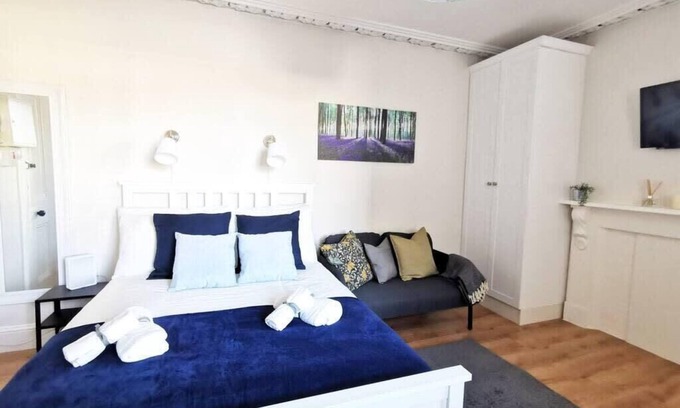 Dublin Apartment | Cosy studio new renovated - kitchen, TV &Fast WIFI