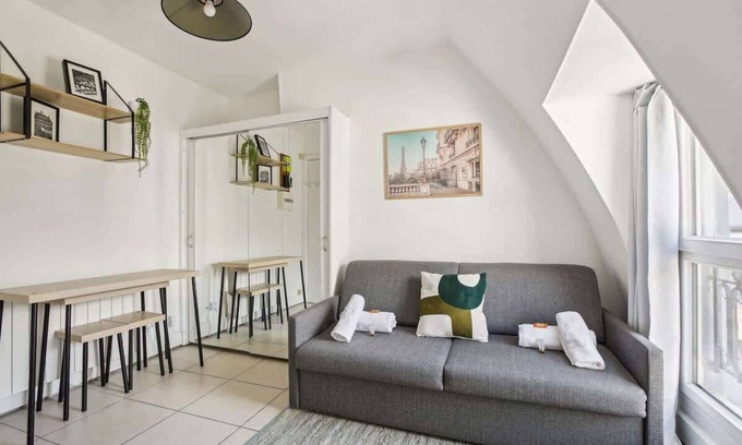 Quartier de Rochechouart Apartment | Cosy studio - Rue de Dunkerque - Mobility Lease
