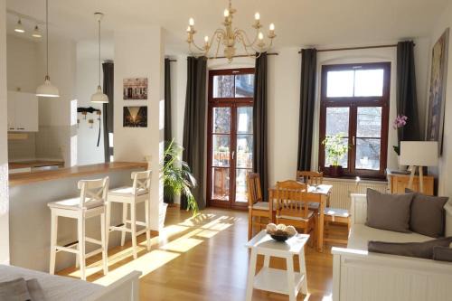 Outer Neustadt Apartment | Cosy Studio, sunny balcony in It-District Neustadt