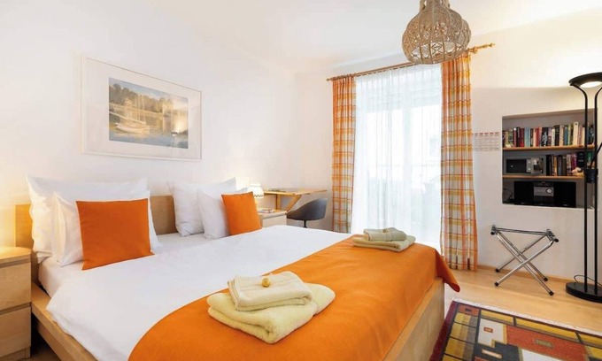 Maxglan Apartment | Cosy studio with balcony, free parking and wifi