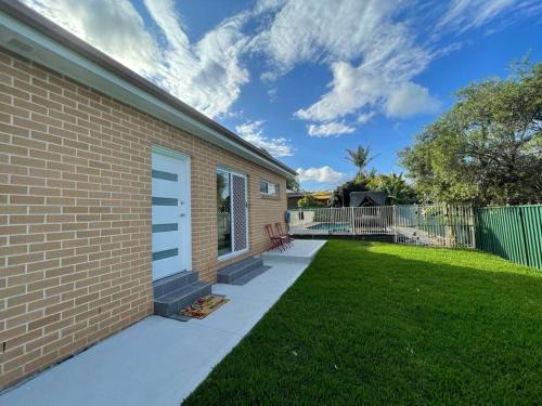 Baulkham Hills Villa | Cosy Sunlit Home Away from Home