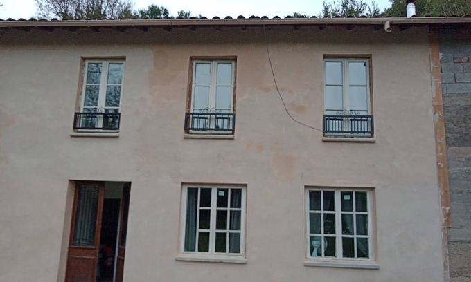Charroux House | Cosy village house