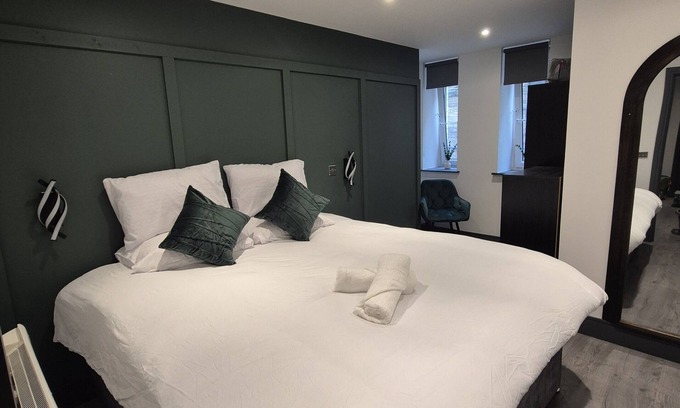 Bradford Apartment | Cotswold Escape 15 - City Centre