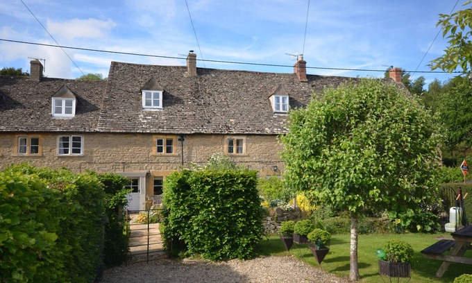 Bourton Cottage | COTSWOLD HISTORIC COTTAGE, WITH LARGE GARDEN