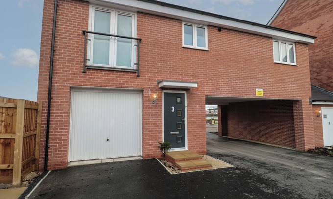 Northway Cottage | COTSWOLD OUTLET COACH HOUSE, pet friendly in Tewkesbury