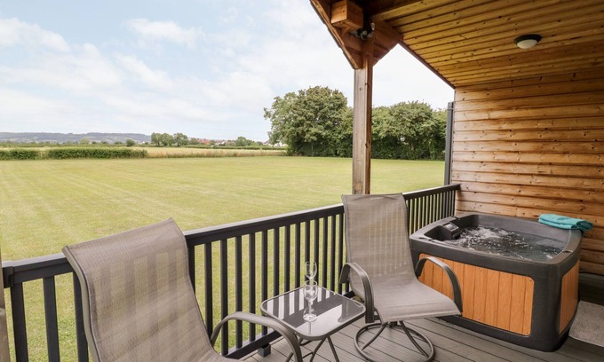 Bretforton Cottage | COTSWOLD VIEW 1, romantic, character holiday cottage in Honeybourne