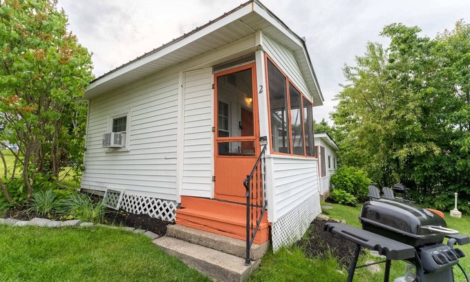 Weirs Beach Cabin | Cottage 2 Summary: Th