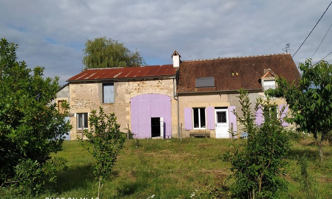 La Celle-sur-Nievre House | Cottage 2 to 9 people La Chaumière de Mauvrain, out of time, forest 100m