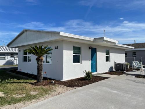 Tavares House | Cottage 31, Hibiscus Hut - Dora Canal Court - a downtown, waterfront community