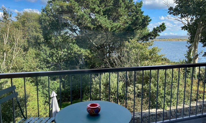 Roundstone Cottage | Cottage 430 - Roundstone - sleeps 4 guests in 2 bedrooms