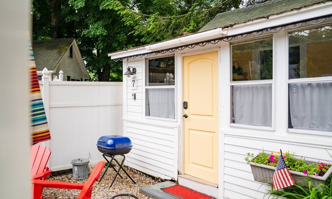 Wolfeboro Cottage | Cottage 7 - Year Round - Pet Friendly - Stand Alone 1 Bedroom/1 Bath