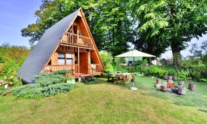 gmina Sianow House | Cottage by Lake Jamno with Windsurfing Nearby