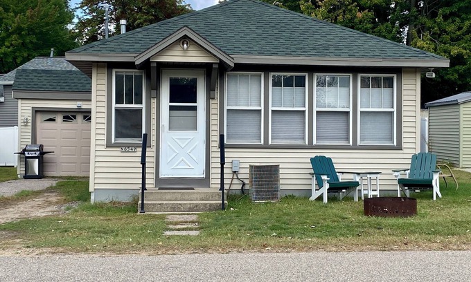 Shawano Cottage | Cottage by the Beach