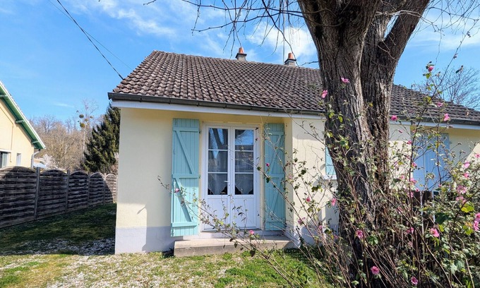 Ceaulmont Cottage | Cottage by the Creuse with private parking in Ceaulmont