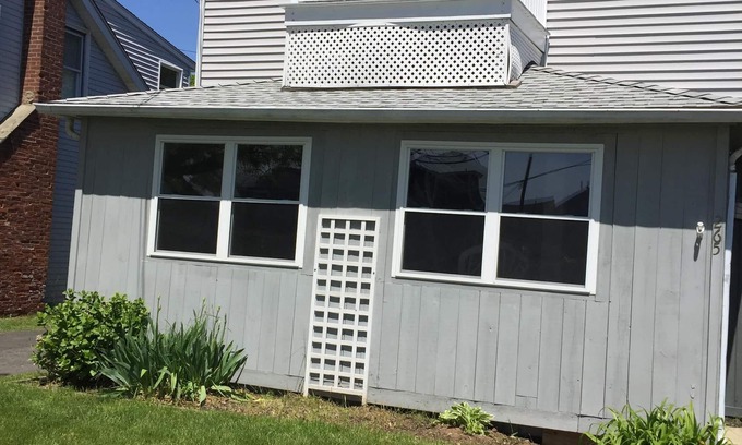 Momauguin House | Cottage by the Sea, Yale New Haven Getaway Destination