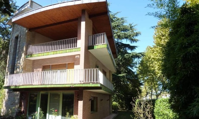 Sant Julia de Vilatorta Ski Chalet | Cottage with large garden