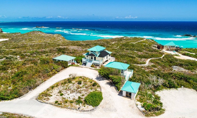 Conch Bar Cottage | Cottage for 2 at Dragon Cay Resort Mudin Harbour