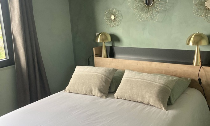 Serignac Ski Chalet | Cottage for 2, with a private spa and heated swiming pool