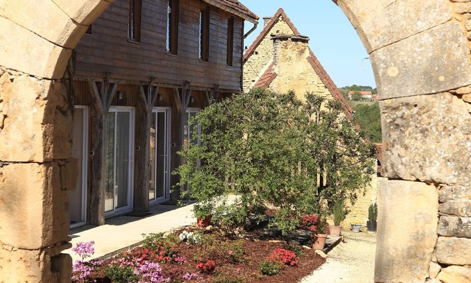 Saint-Amand-de-Coly Cottage | Cottage for 2 or 4 p refurbished in an old fortified farm from the 17th century