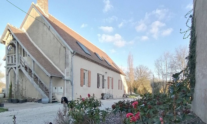 Saint-Firmin-sur-Loire Cottage | Cottage in forest with garden, terrace and parking near Loire
