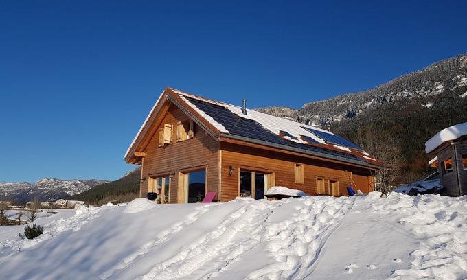 Saint-Julien-en-Vercors Ski Chalet | Cottage in a wooden chalet in the heart of Vercors