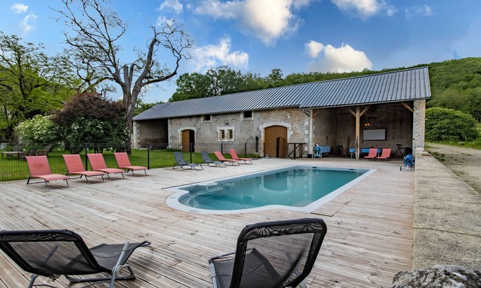Condat-sur-Vezere House | Cottage 'Gîte 3' with Mountain View, Shared Pool and Wi-Fi