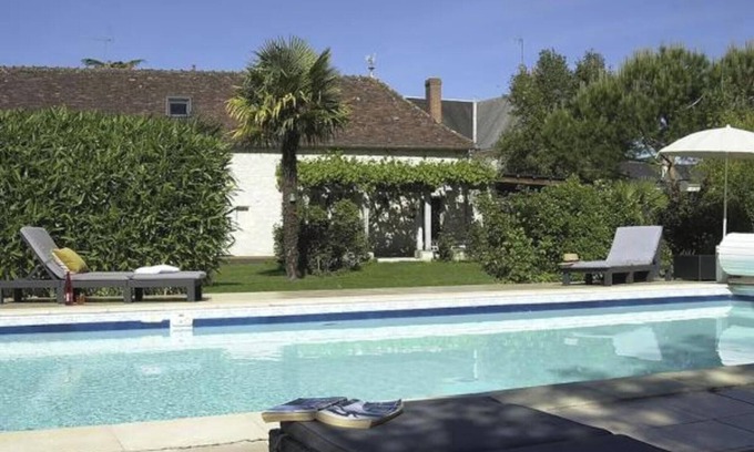 Les Ormes Cottage | Cottage 'Gîte Pierre D'argenson' with Shared Pool, Private Terrace and Wi-Fi