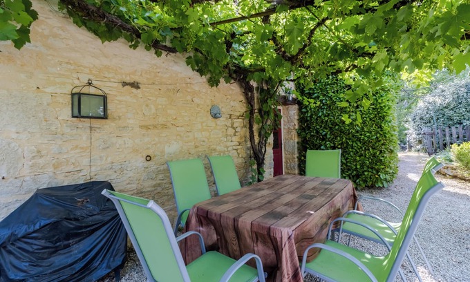 Degagnac House | Cottage 'Gite Soleil' with Shared Pool, Private Terrace and Wi-Fi