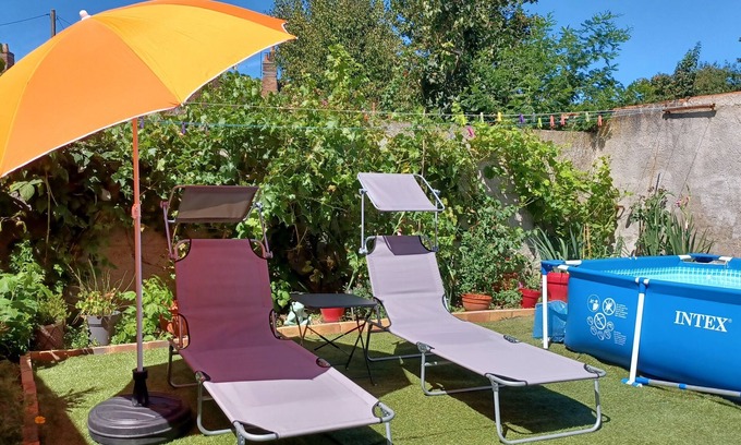 Chateau-Renault Bed & Breakfast | Cottage in a garden