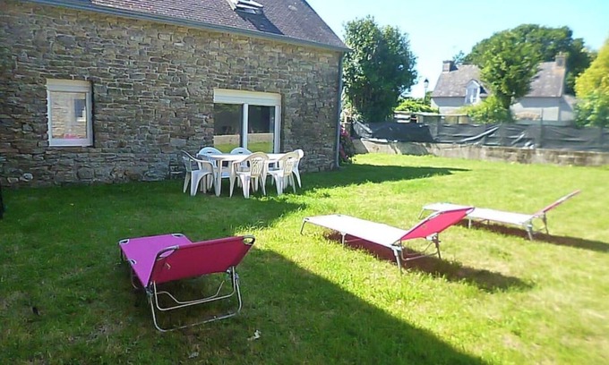 Tregourez House | Cottage in a quiet enclosed garden near the shops
