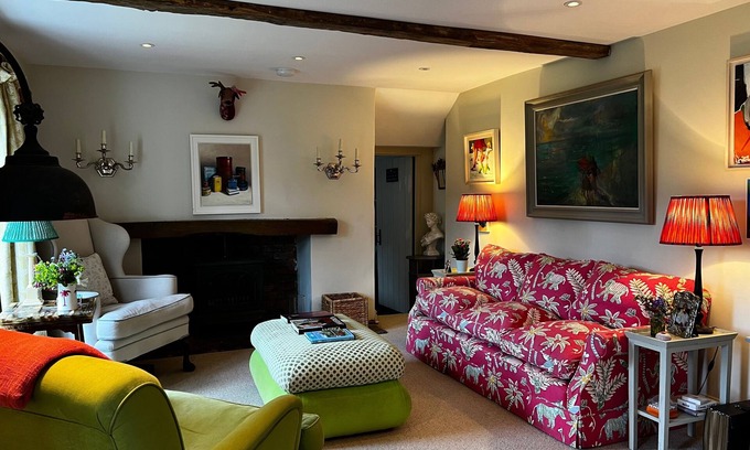 Oakley House | Cottage in Basingstoke