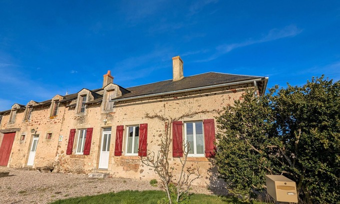Migne Cottage | Cottage in Brenne with Terrace and Private Garage
