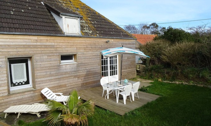 Vicq-sur-Mer Cottage | Cottage in Cosqueville near Normandy Coast