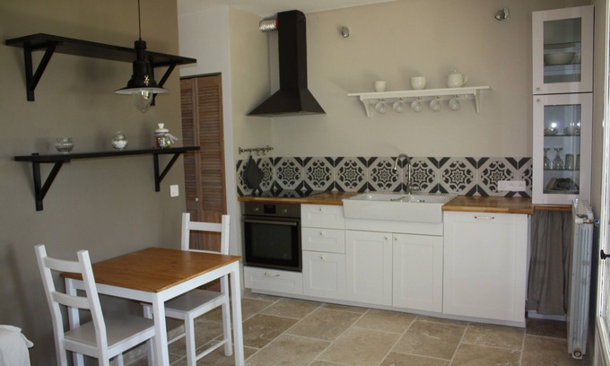 Pernes-les-Fontaines Cottage | cottage in provencal farmhouse, 2 minutes from Pernes