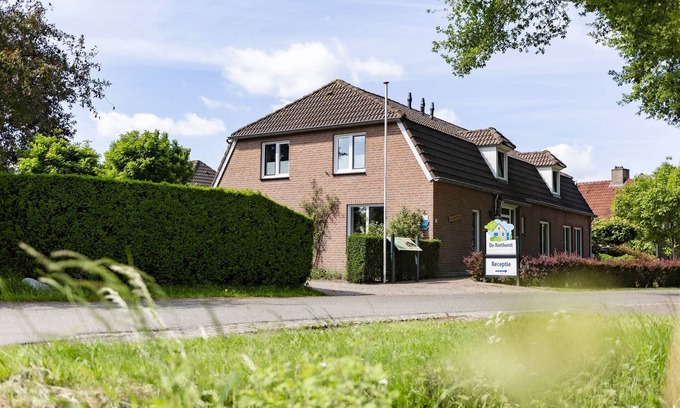 Plasmolen House | Cottage in Gelderland with Fenced Garden