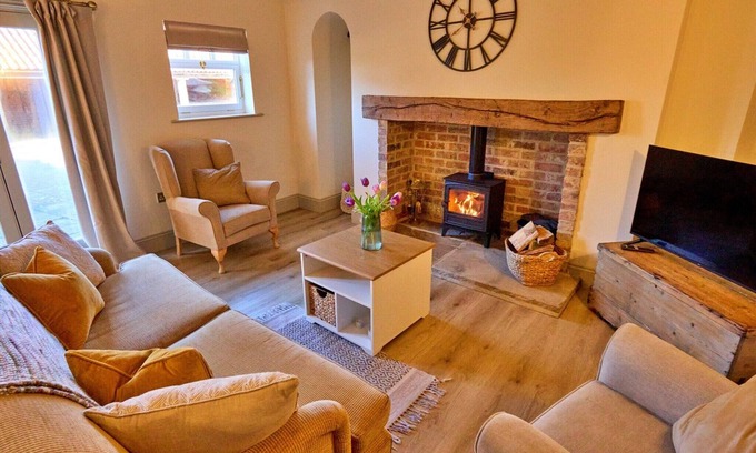 Hemingby Cottage | Cottage in Hemingby with Countryside Views
