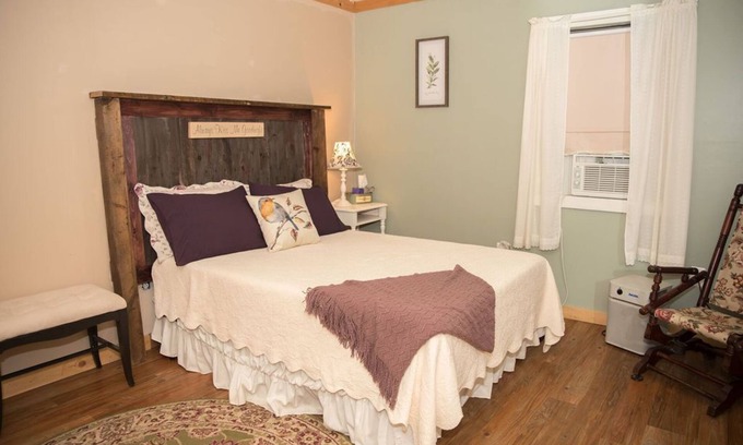 Sweet Valley Bed & Breakfast | Cottage in the Woods- " Robin's Nest"- 2mi. from Ricketts Glen falls trailhead