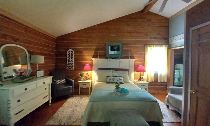 Sweet Valley Bed & Breakfast | Cottage in the Woods B&B=The Bluebird Bungalow
