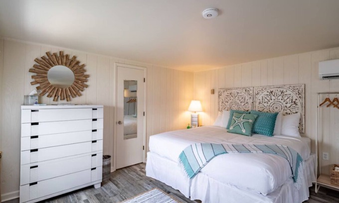Rehoboth Beach Hotel | Cottage King Studio at Ocean Glass Inn | w/Kitchen | Free Breakfast & Parking
