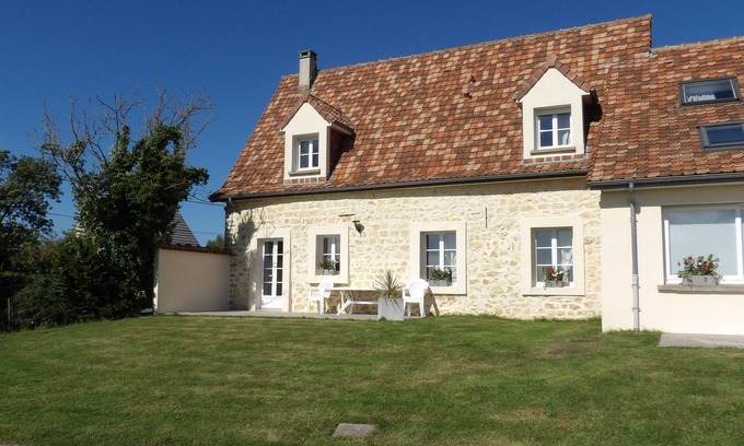 Hesdin-l'Abbe Cottage | Cottage "La Grange" 8 people located in a horse farm