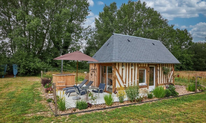 Cresseveuille Apartment | Cottage 'Le Chouette Insolite' with Private Garden & Nordic Bath