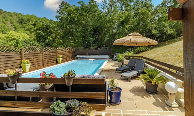 Aubas House | Cottage 'Les Gaps En Périgord Noir' with Shared Pool, Terrace and Private Garden