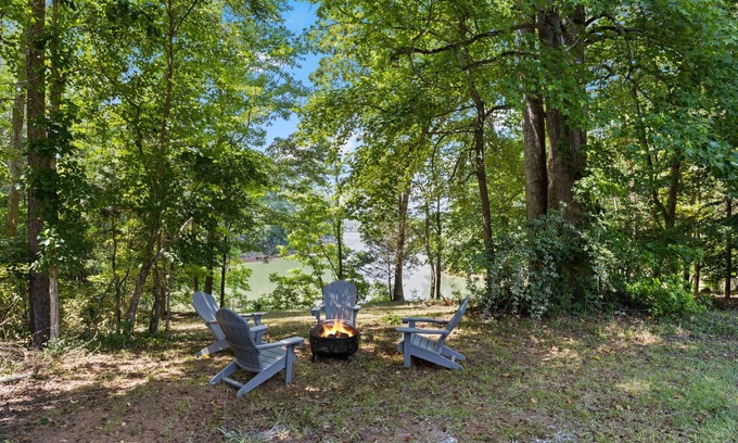 Anderson House | Cottage located on a peaceful cove on Lake Hartwell. Near Clemson and Anderson!