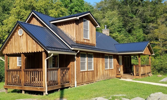 Farmington Cottage | Cottage on Meadow Run | 3BR,1BA,Fireplace,Hot Tub, Overlooking a stream!
