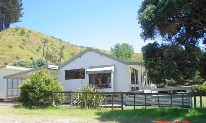 Mahinepua House | cottage on the beach,sea views coastal walks
