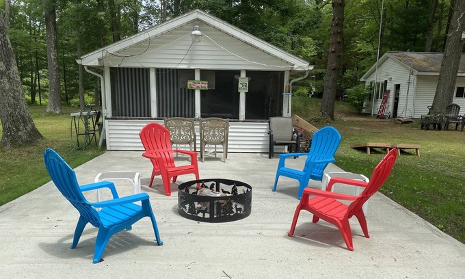 Bitely Cottage | Cottage on the creek. Inflatable Hot Tub, kayak, enjoy a fire or play games!