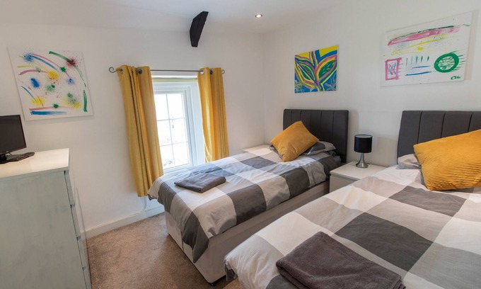 Abercarn Cottage | Cottage on the Hill - Cosy and Characterful