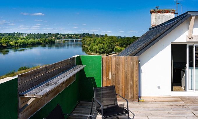 La Chapelle-Basse-Mer Ski Chalet | Cottage Pierre Percée on the banks of the Loire