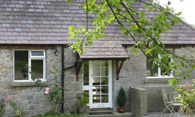 Heligan Cottage | Cottage-Private Bathroom-Cider